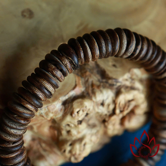 Vòng Trầm Hương Hạt Dẹp | 10 Ly | Trầm Bì Rễ Tự Nhiên